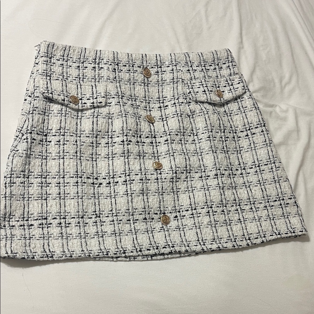 Stylish White and Black Tweed Skirt